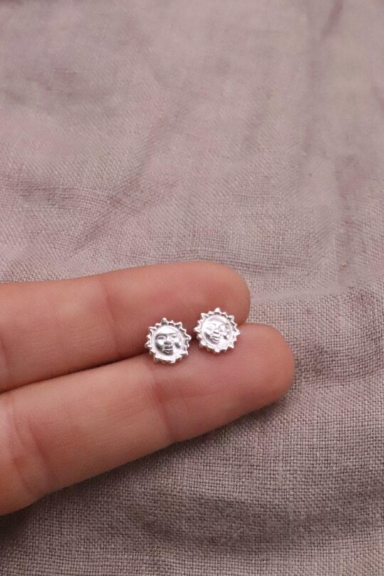 עגילי שמש צמודים לאוזן, עגילים לחיילות, עגילים תקניים לצבא, עגילים תקניים לצהל, עגילי כסף צמודים, עגילים לנערות