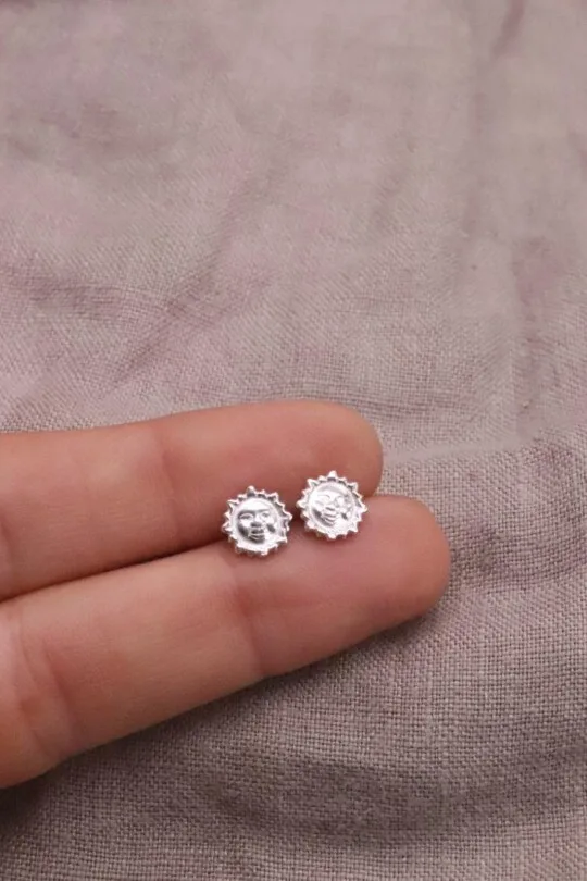 עגילי שמש צמודים לאוזן, עגילים לחיילות, עגילים תקניים לצבא, עגילים תקניים לצהל, עגילי כסף צמודים, עגילים לנערות