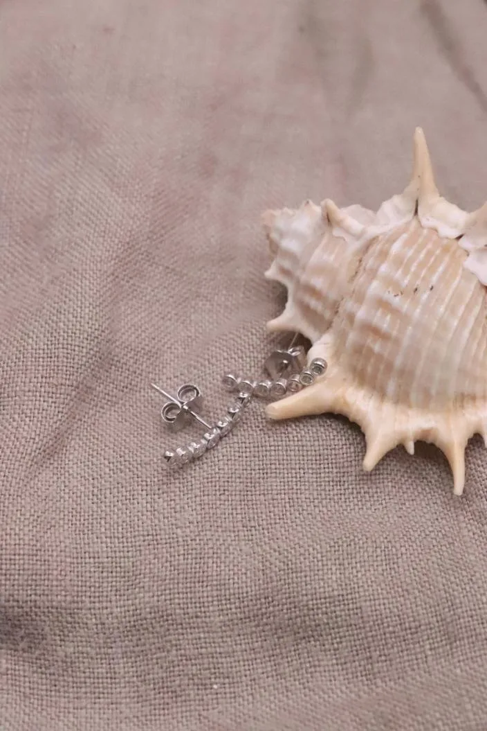 עגילים משובצים לאישה, עגילים משובצים צמודים, עגילי זירקון צמודים, עגילי כסף צמודים לאוזן, עגילים לאירוע (1)