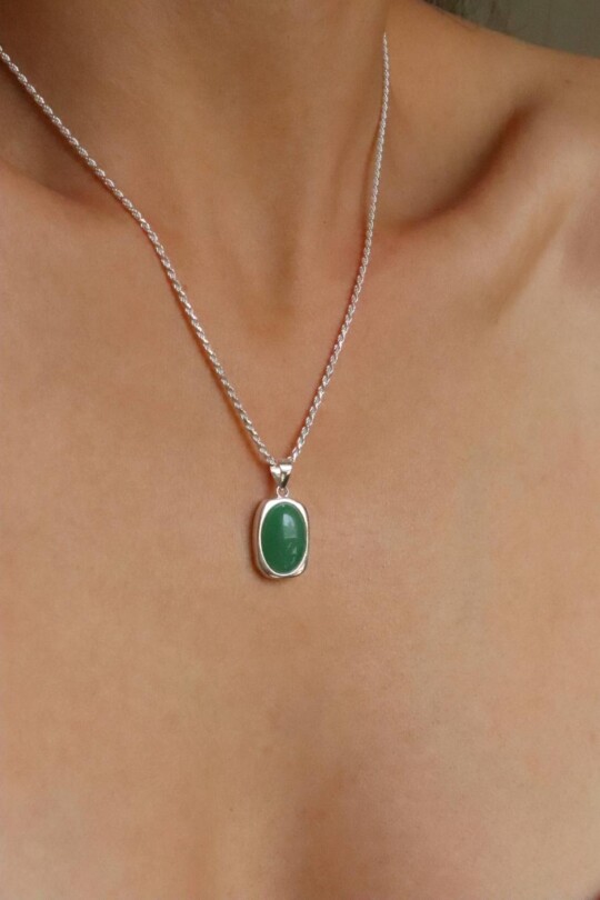 שרשרת אוונטורין, שרשרת אבן חן, שרשרת עם אבן ירוקה, תכשיטי אבני חן, תכשיטים עם אוונטורין