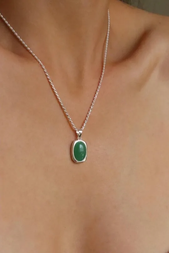 שרשרת אוונטורין, שרשרת אבן חן, שרשרת עם אבן ירוקה, תכשיטי אבני חן, תכשיטים עם אוונטורין