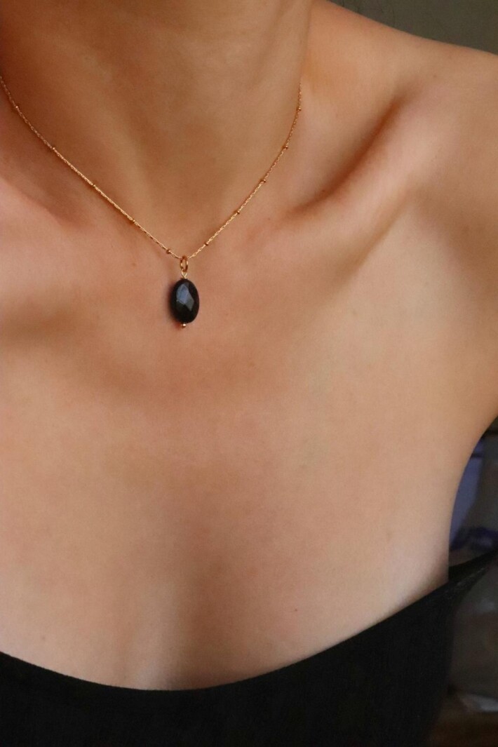 שרשרת אוניקס לאישה, שרשרת אבן חן לאישה, שרשרת זהב עם אבן חן, שרשרת עם אבן שחורה, שרשרת עם אבן אוניקס, שרשראות זהב עדינות (1)