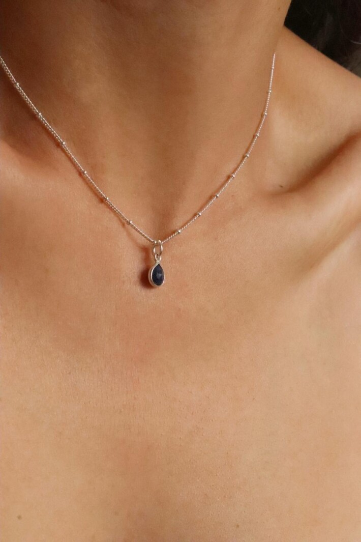 שרשרת עם אבן ספיר, שרשרת ספיר לאישה, שרשרת ספיר כסף 925, שרשרת אבן חן, שרשראות כסף עדינות