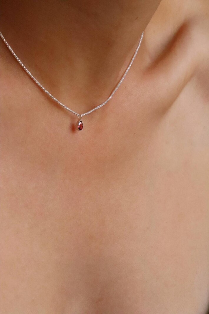 שרשרת עם תליון משובץ, שרשרת טיפה לאישה, תליון טיפה משובץ, שרשראות כסף עדינות, שרשראות עדינות לנשים, שרשראות קצרות לנשים