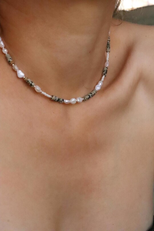 שרשרת פנינים קצרה, ג'ספר דלמטי, שרשרת אבני חן, שרשראות אבני חן, שרשראות פנינים, שרשרת ג'ספר לאישה, תכשיטי אבני חן