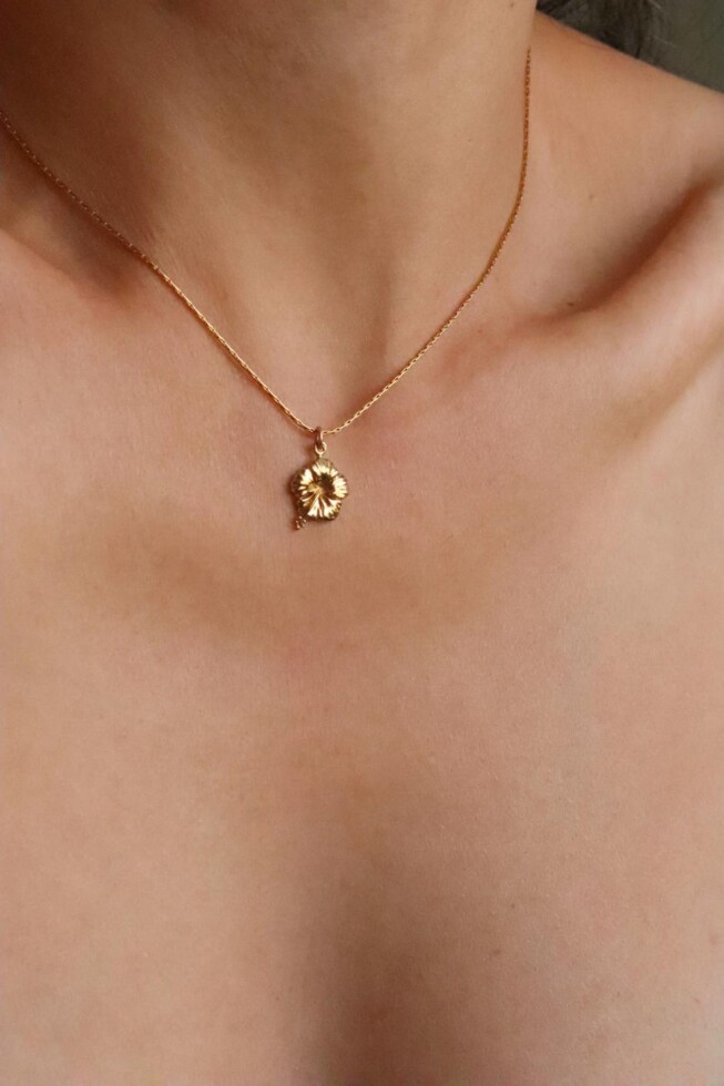 שרשרת פרח לאישה, שרשרת היביסקוס לאישה, שרשראות פרחים לנשים, שרשראות זהב עדינות, שרשרת זהב לאישה, תליון פרח